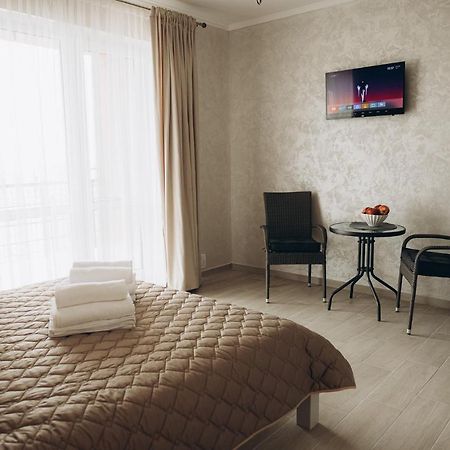 Три Слона Hotel Zatoka Kültér fotó