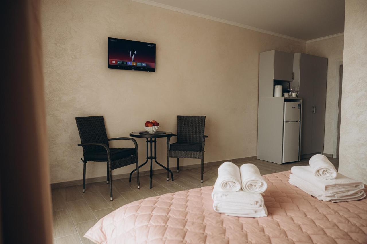 Три Слона Hotel Zatoka Kültér fotó