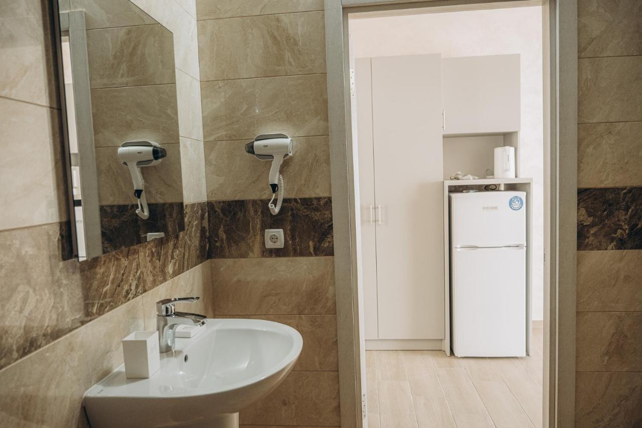 Три Слона Hotel Zatoka Kültér fotó