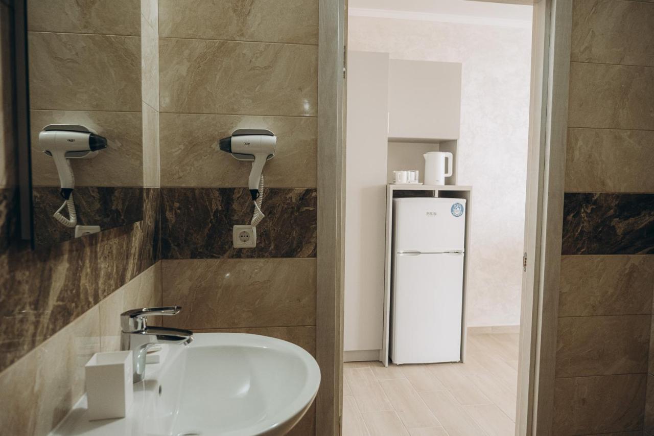 Три Слона Hotel Zatoka Kültér fotó