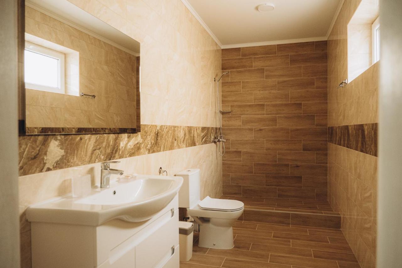 Три Слона Hotel Zatoka Kültér fotó