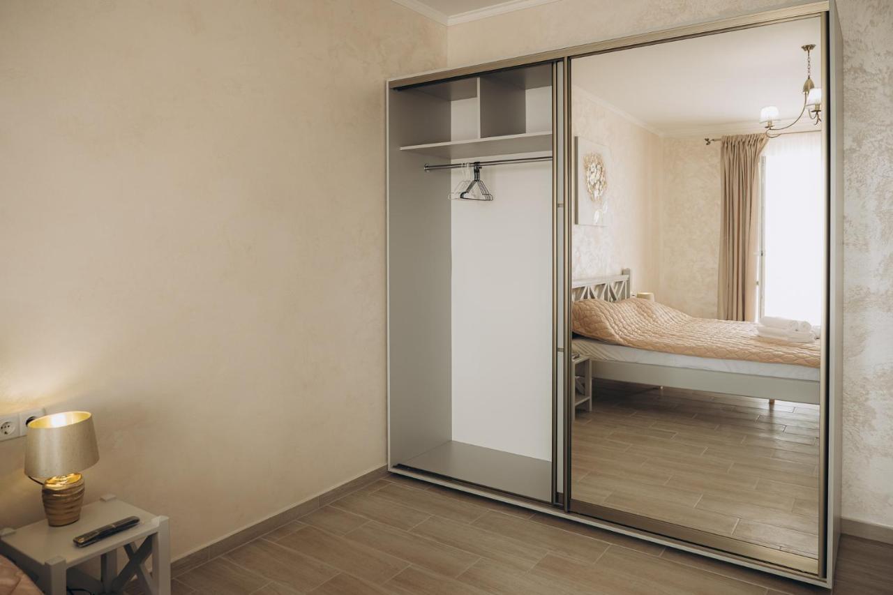 Три Слона Hotel Zatoka Kültér fotó