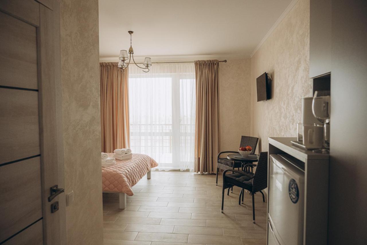 Три Слона Hotel Zatoka Kültér fotó