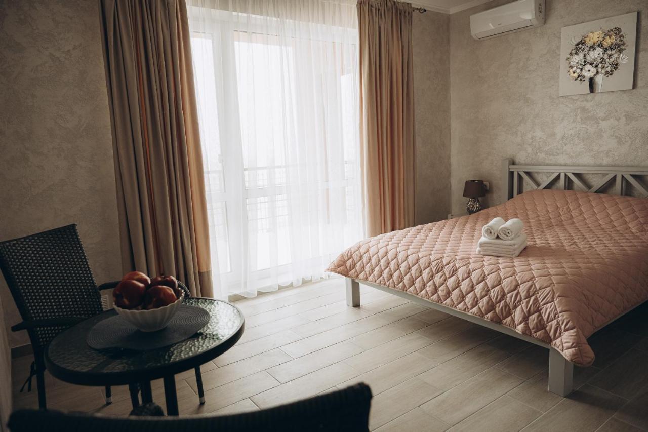 Три Слона Hotel Zatoka Kültér fotó