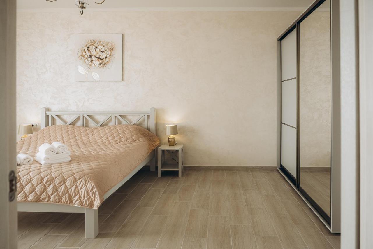 Три Слона Hotel Zatoka Kültér fotó