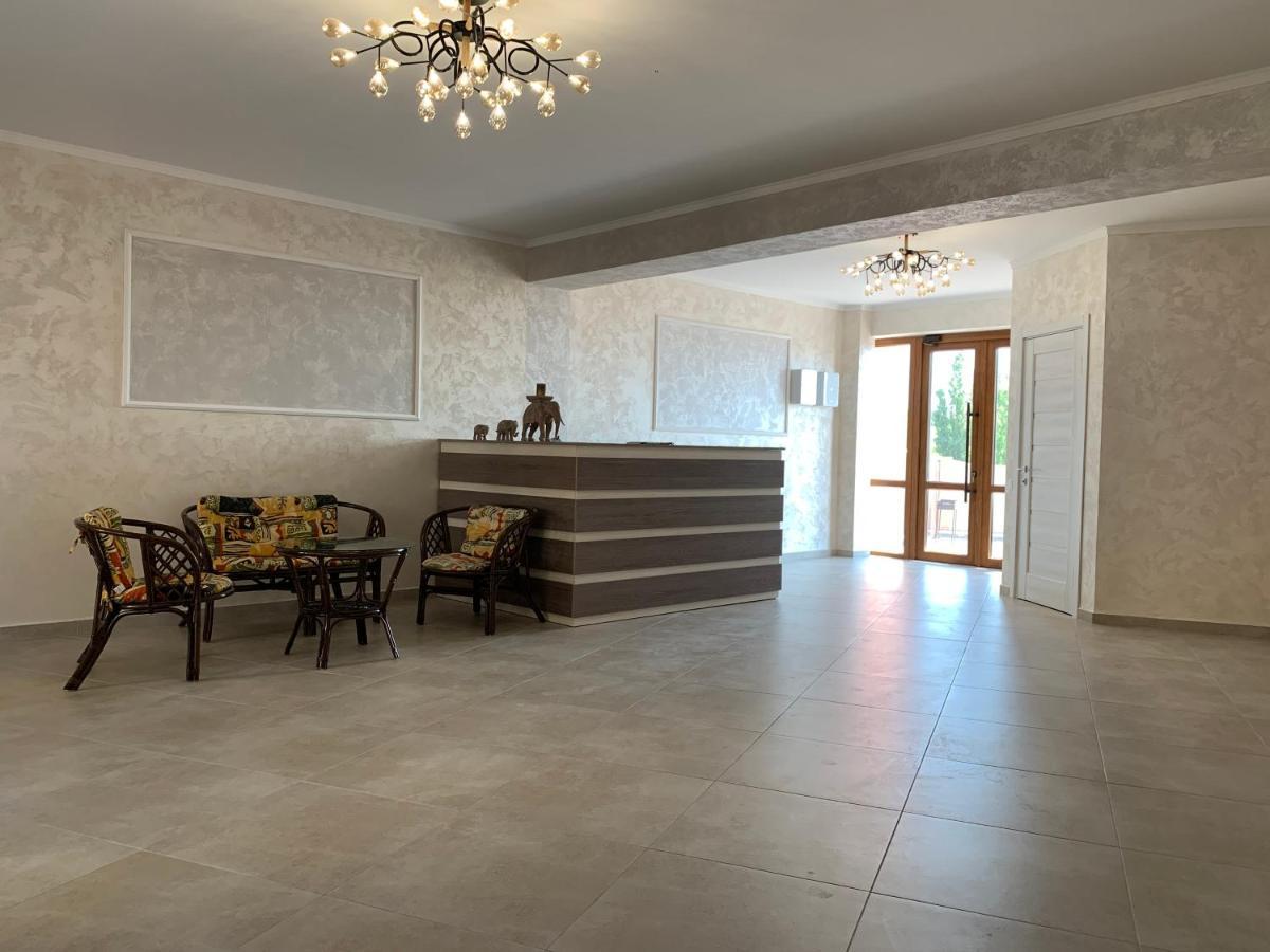 Три Слона Hotel Zatoka Kültér fotó